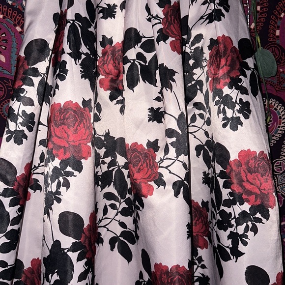 Skirt - Picture 2 of 4